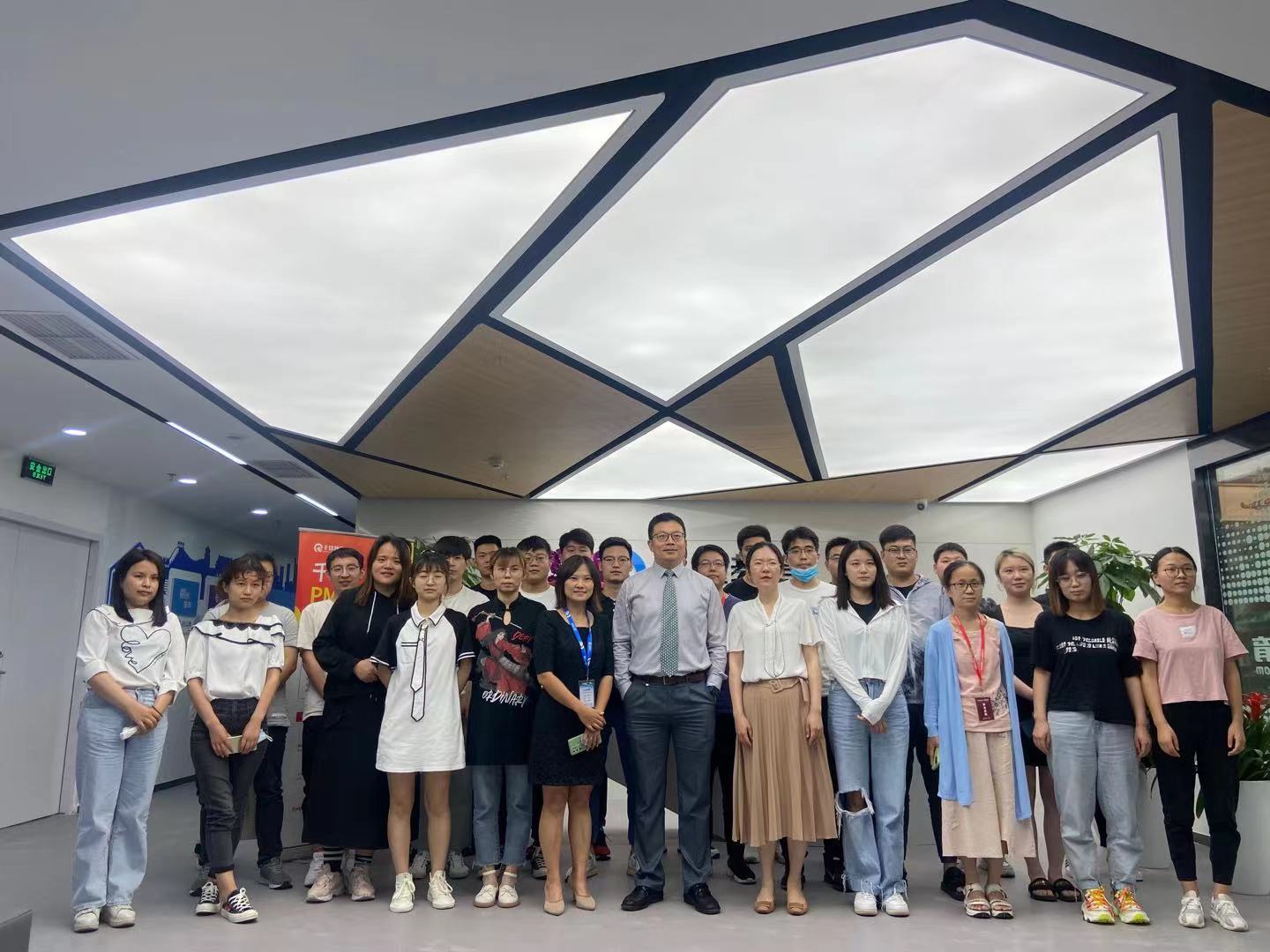 北京千鋒互聯(lián)科技有限公司相冊(cè)