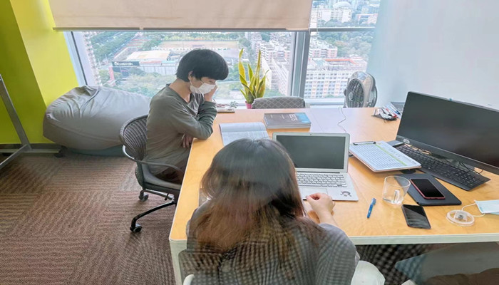 麥倫留學(xué)辦公環(huán)境
