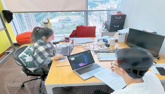 麥倫留學(xué)辦公環(huán)境