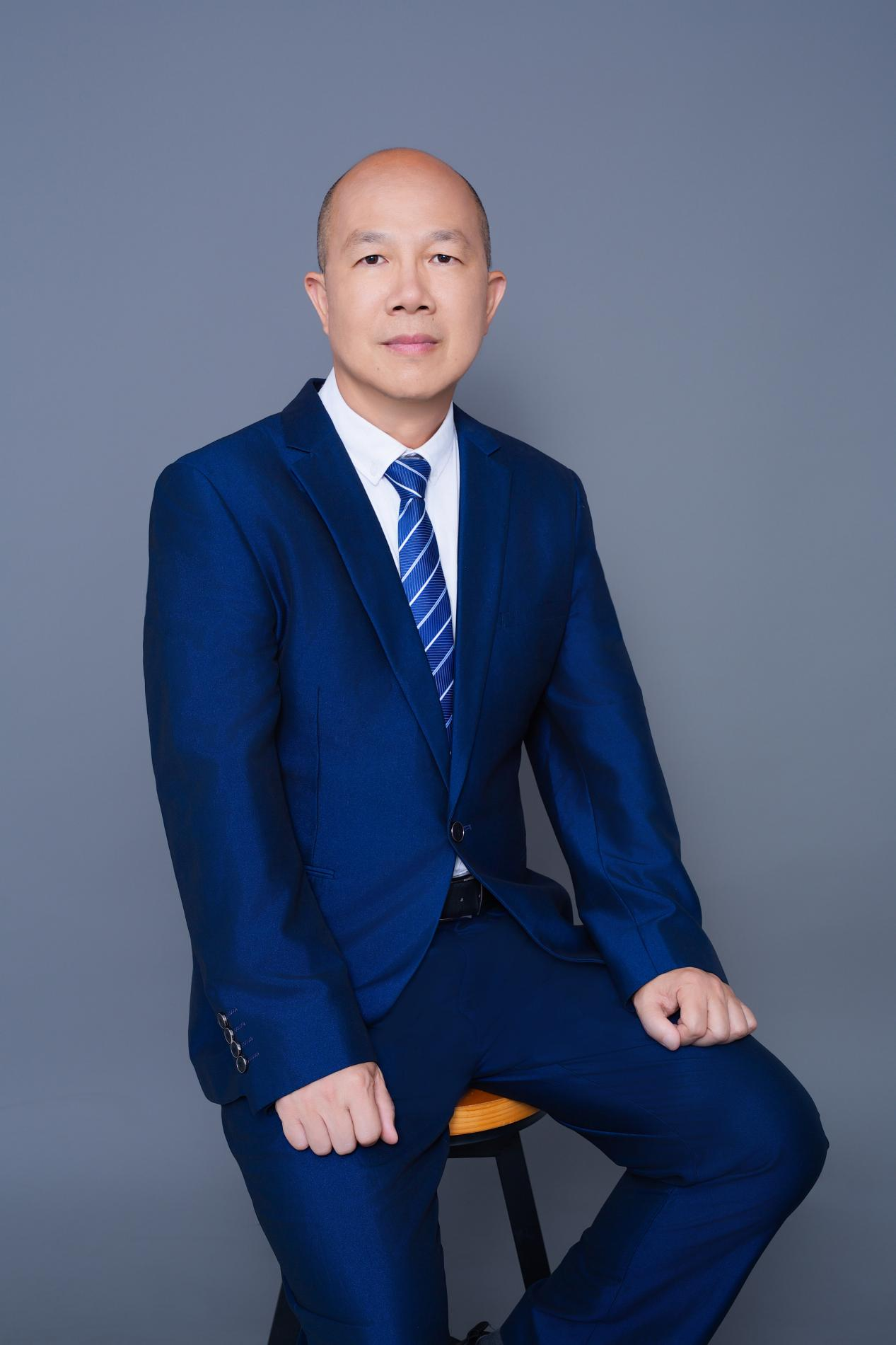 馮衛(wèi)新：衛(wèi)新教育創(chuàng)辦人